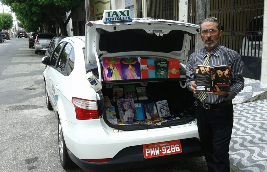 Taxista no Ceará monta “Bibliotáxi” e oferece livros de graça para passageiros