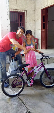Meninas criam cartaz e ajudam amiga a recuperar bike furtada na Bahia