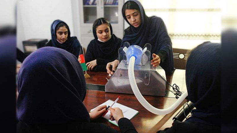 Mulheres afegãs lideram projeto de respiradores de baixo custo feitos com peças de carro