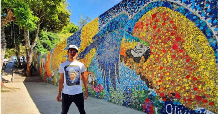 Jovem venezuelano cria mural inspirado em Van Gogh com 200 mil tampas de garrafas recicladas
