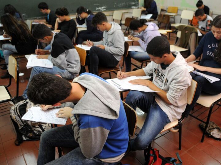 Estudantes brasileiros melhoram desempenho em matemática