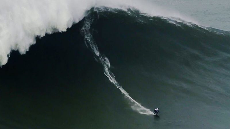 Maya Gabeira quebra recorde de maior onda já surfada por uma mulher