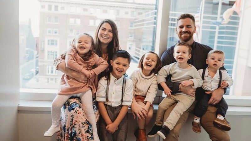A incrível história do casal que teve 9 filhos em três anos