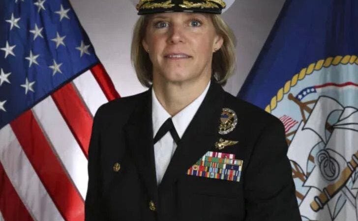 Pela primeira vez, uma mulher comandará os porta-aviões nucleares dos EUA