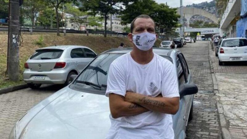 Motorista de App é exemplo de humanidade ao levar idosos de graça pra vacinação no RJ