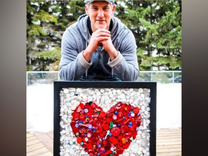 Enfermeiro faz arte com frascos de vacina contra covid para arrecadar fundos à associação no Canadá