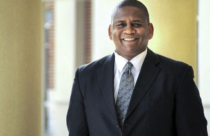 Escritor com superanticorpos contra covid está sendo estudado nos EUA