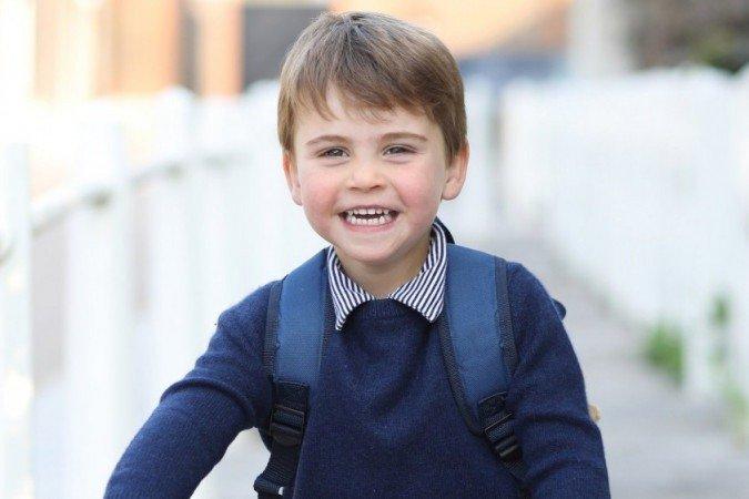 Príncipe William e Kate divulgam foto de aniversário do filho Louis