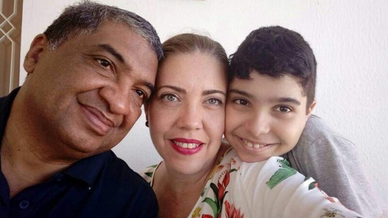 Filho de 12 anos escreve carta comovente para mãe que morreu de covid-19, no RN: ‘Cuidou de nós como se fôssemos partes de você’