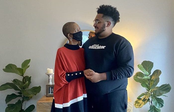 Jovem vende milhares de sanduíches para realizar o último desejo de sua mãe