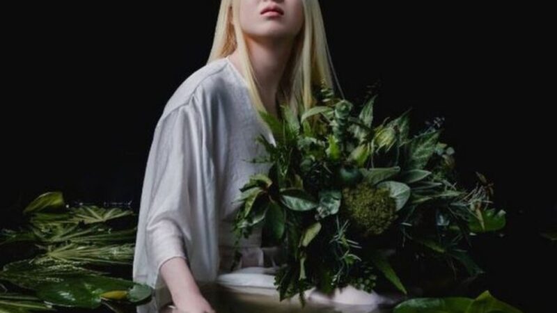 A chinesa albina abandonada bebê que se tornou modelo da Vogue