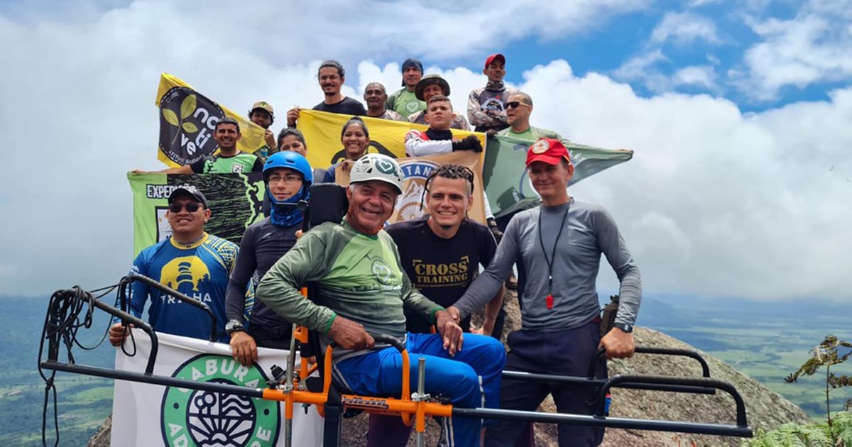 Voluntários realizam sonho de idoso cadeirante de escalar serra no interior de Roraima