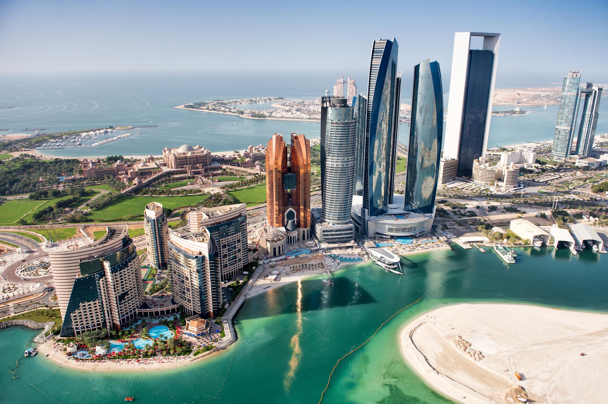 Abu Dhabi oferece vacinas contra Covid-19 gratuitas para turistas