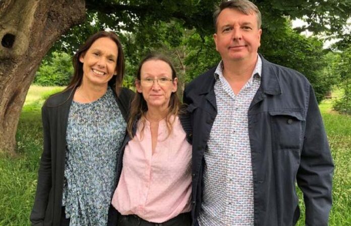 Irmãos separados ainda bebês se encontram após 50 anos