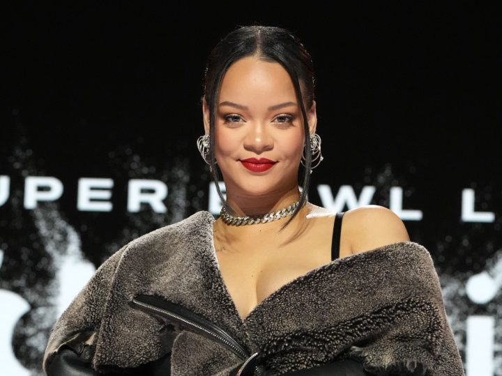Afastada dos palcos, Rihanna se prepara para o show do intervalo do Super Bowl