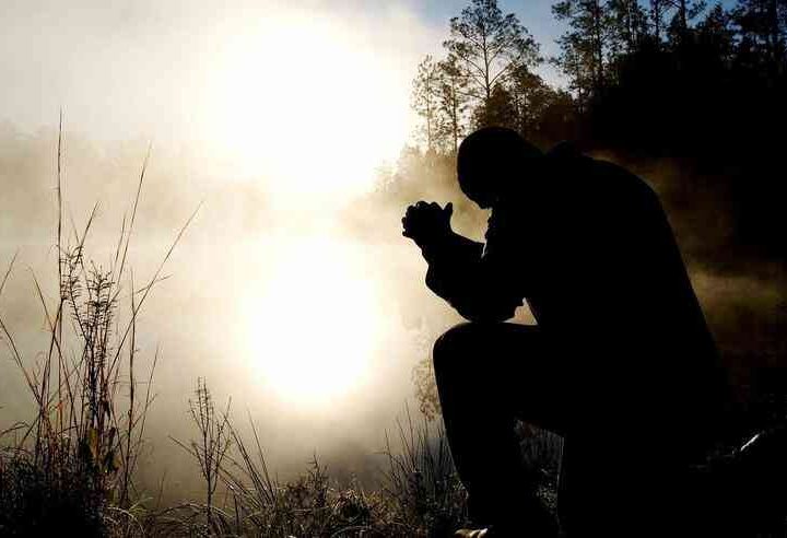 7 benefícios da oração diária para a saúde mental e física