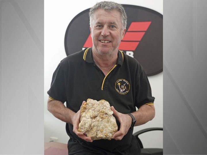 Garimpeiro amador encontra enorme pepita de ouro na Austrália que vale mais de R$ 800 mil