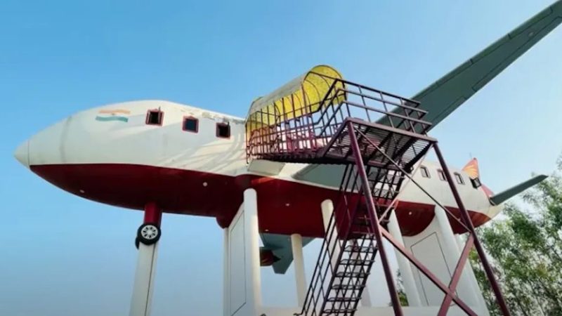 Família indiana gasta R$ 25 milhões para construir casa em avião a 12 m do chão